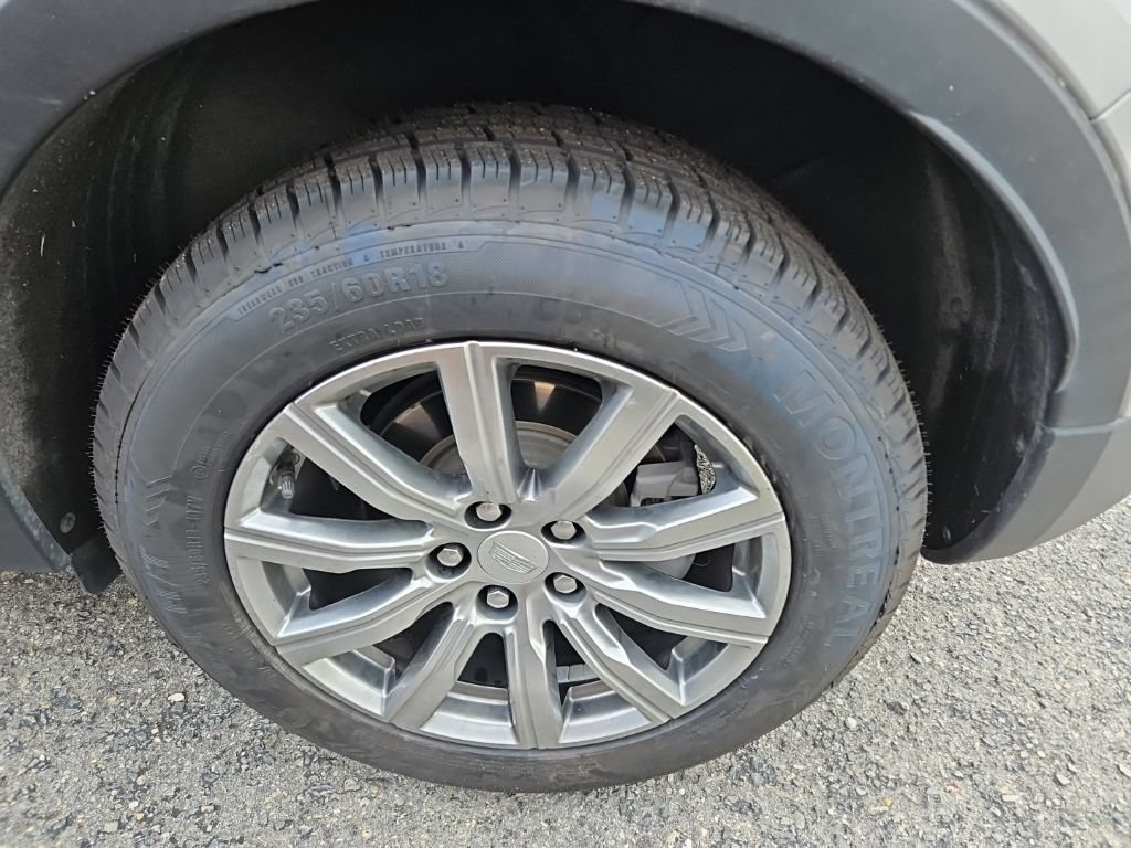 Used 2022 Cadillac XT4 Premium Luxury w/ Safety Alert Package FWD image 9