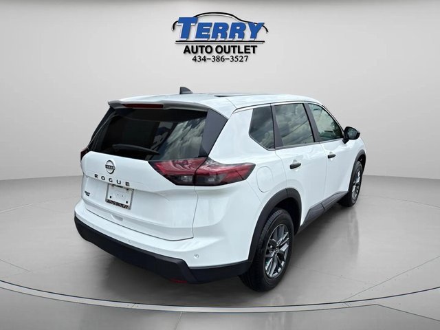 Used 2024 Nissan Rogue S image 5