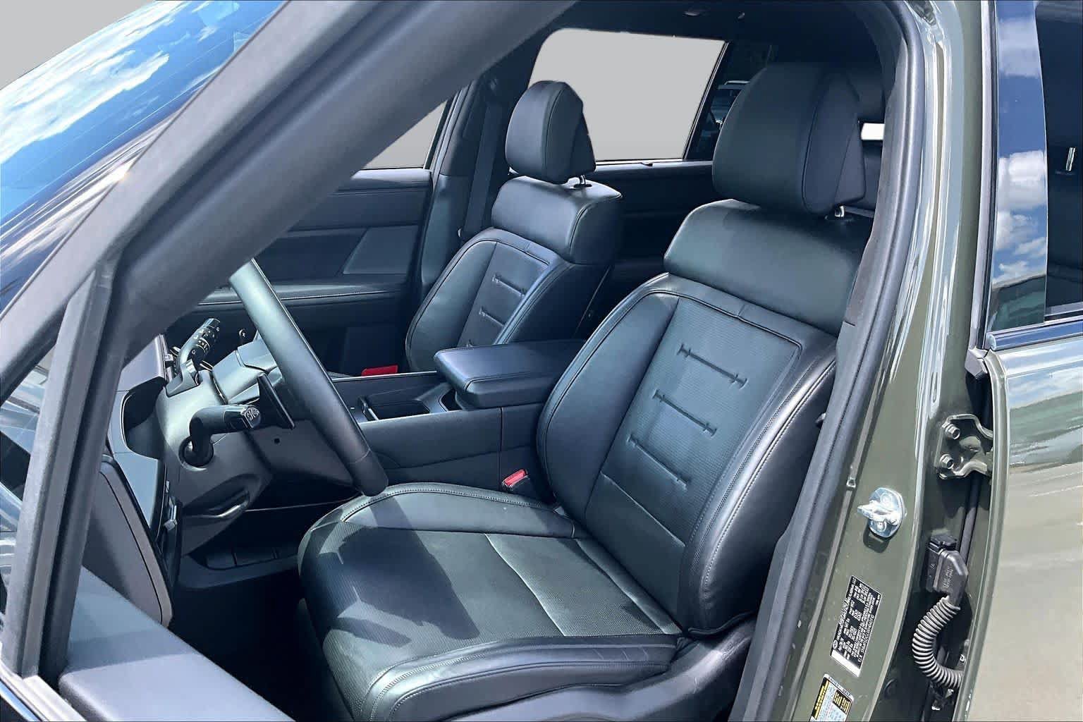 Used 2024 Hyundai Santa Fe Calligraphy AWD/4WD image 7