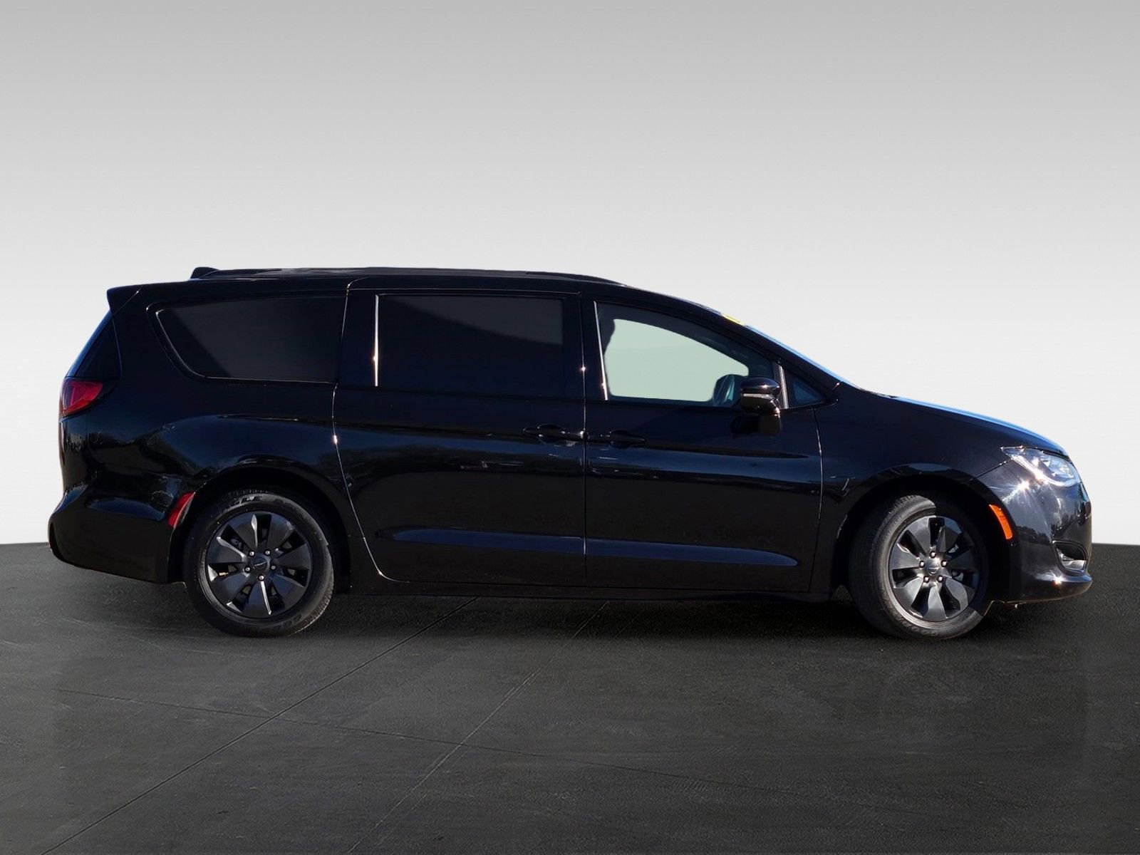 Used 2020 Chrysler Pacifica Limited w/ Advanced Safetytec Group image 4