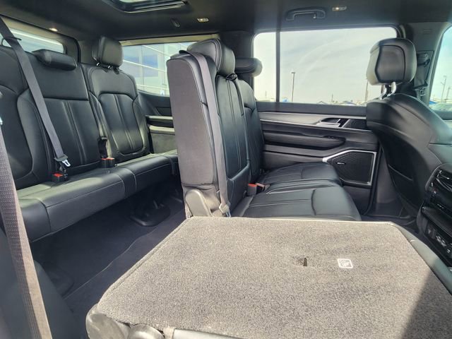 Used 2023 Jeep Wagoneer Series II AWD/4WD image 17