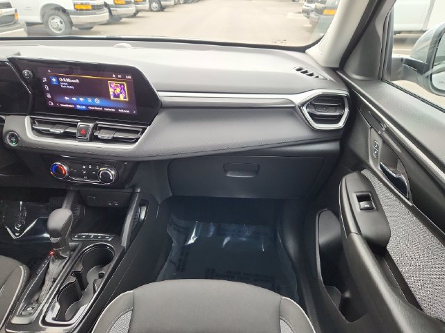 Used 2025 Chevrolet TrailBlazer LT AWD/4WD image 23