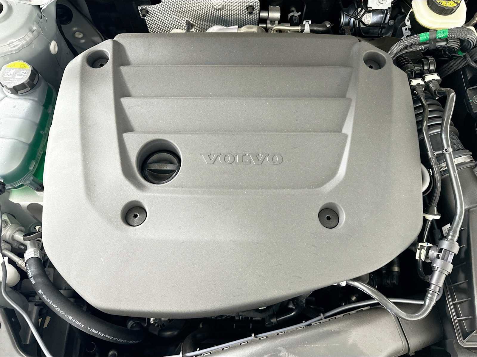 Used 2025 Volvo XC40 B5 Core w/ Climate Package image 28