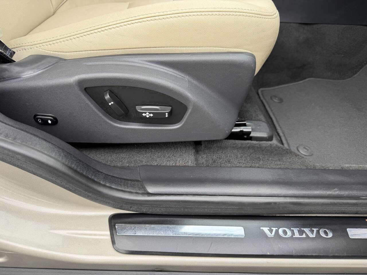 Used 2016 Volvo XC60 T5 Premier w/ Proximity Package image 28