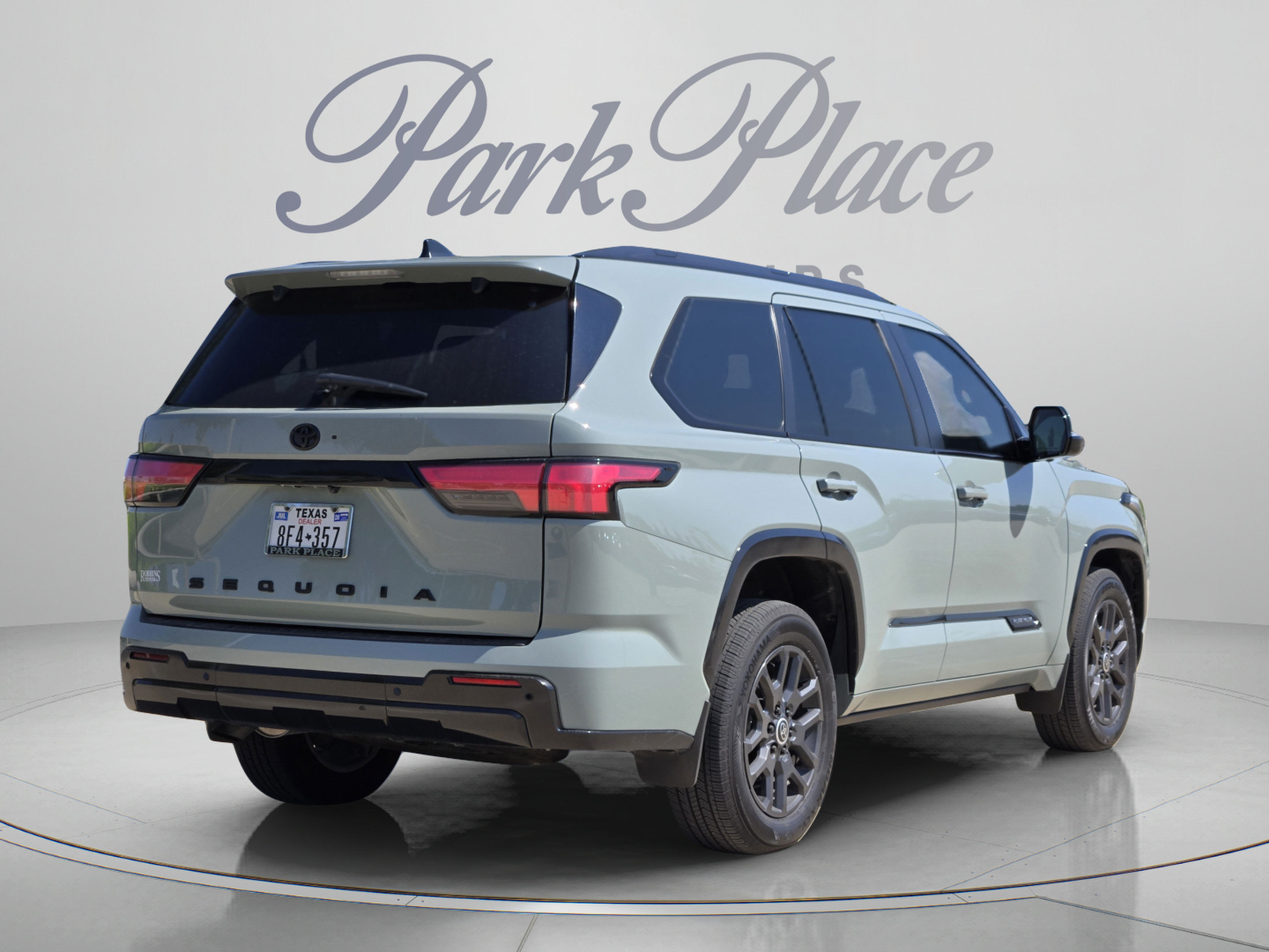 Used 2024 Toyota Sequoia Platinum AWD/4WD image 5