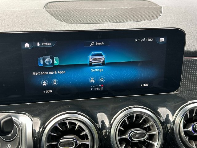 Used 2022 Mercedes-Benz GLB 250 4MATIC image 29