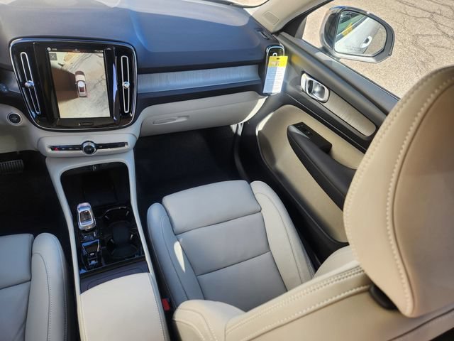 New 2026 Volvo XC40 B5 Plus w/ Protection Package Premier AWD/4WD image 12