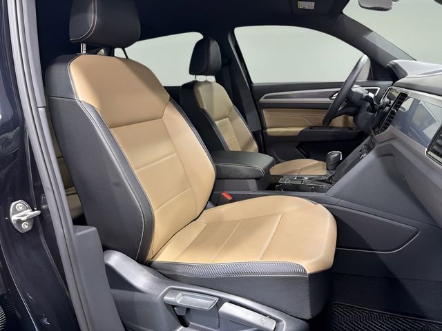 Used 2023 Volkswagen Atlas Cross Sport SE w/ Black Wheel Package image 14