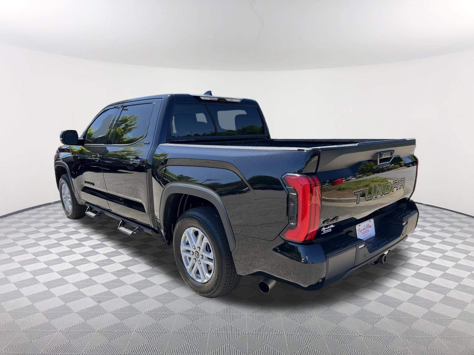 Used 2022 Toyota Tundra SR5 AWD/4WD image 15