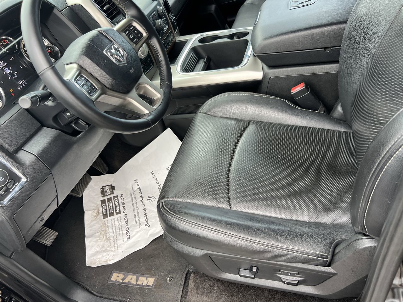 Used 2017 RAM 1500 Laramie w/ Convenience Group AWD/4WD image 16