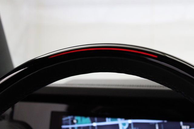 Used 2025 GMC Yukon Denali w/ Advanced Technology Package image 33