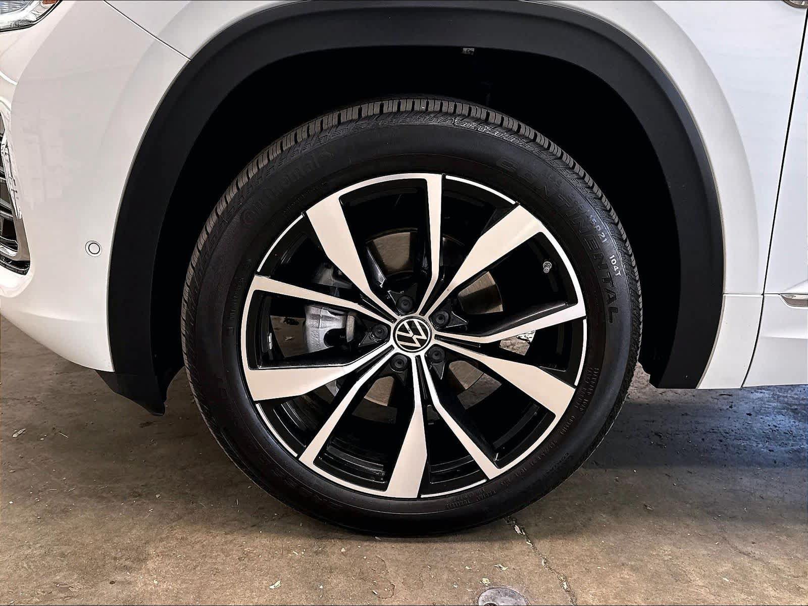Certified 2026 Volkswagen Atlas SEL Premium R-Line AWD/4WD image 35
