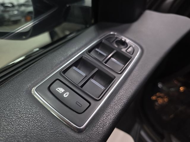 Used 2017 Jaguar F-PACE R-Sport image 23