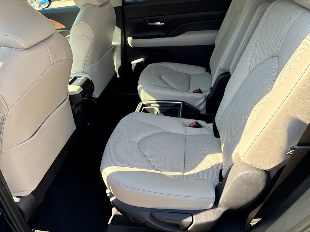 New 2026 Toyota Grand Highlander Limited image 16
