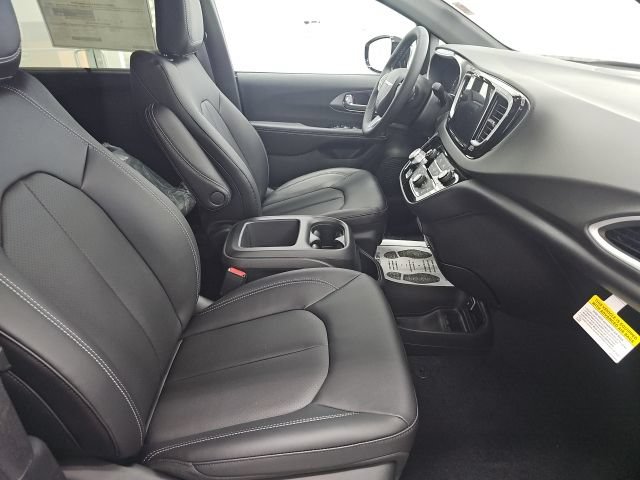 New 2026 Chrysler Voyager LX FWD image 12