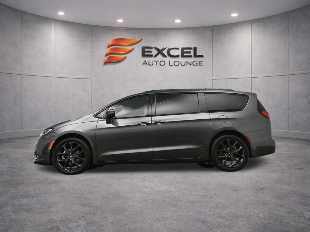 Used 2022 Chrysler Pacifica Touring-L w/ Uconnect Theater Family Group image 44