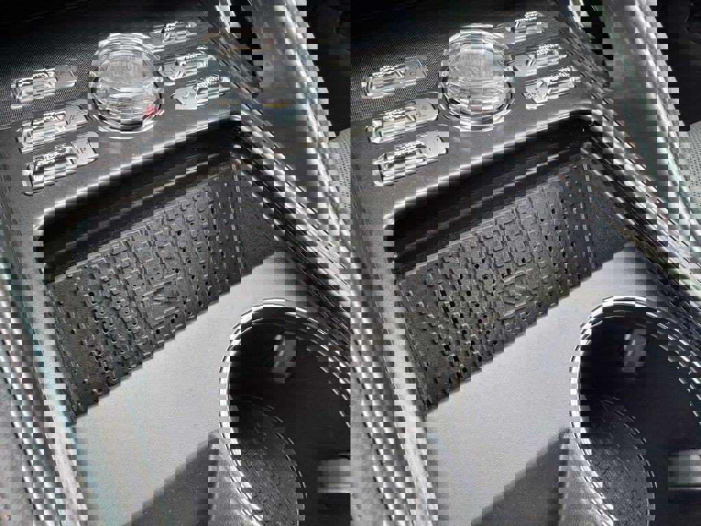 New 2025 Lincoln Nautilus Premier w/ Equipment Group 102A image 34