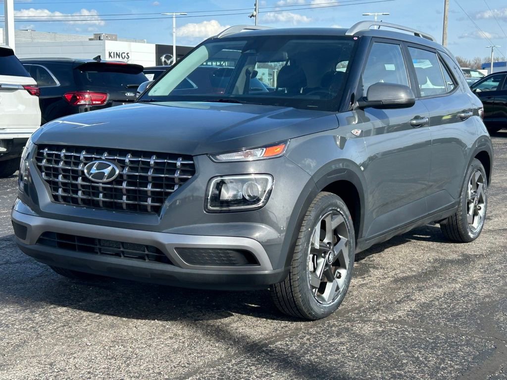 Used 2024 Hyundai Venue SEL image 3