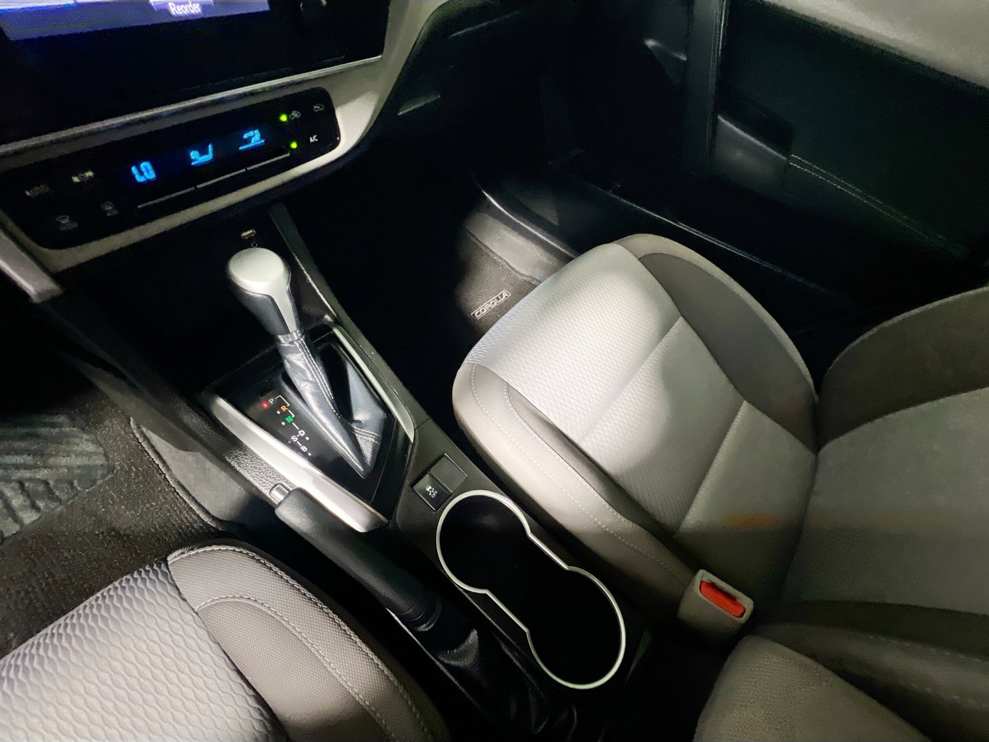 Used 2018 Toyota Corolla LE FWD image 25