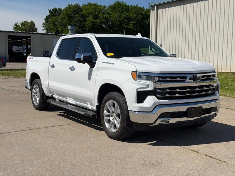 Used 2025 Chevrolet Silverado 1500 LTZ w/ LTZ Premium Package AWD/4WD image 1