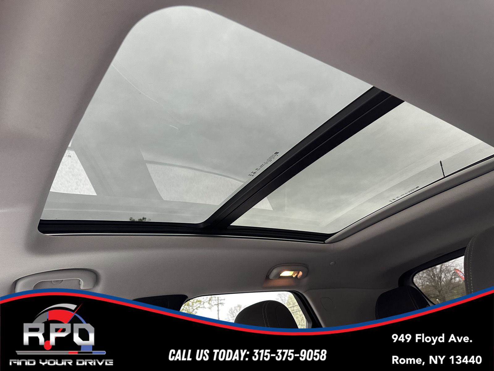 Used 2021 Chevrolet TrailBlazer LT w/ Sun and Liftgate Package AWD/4WD image 14