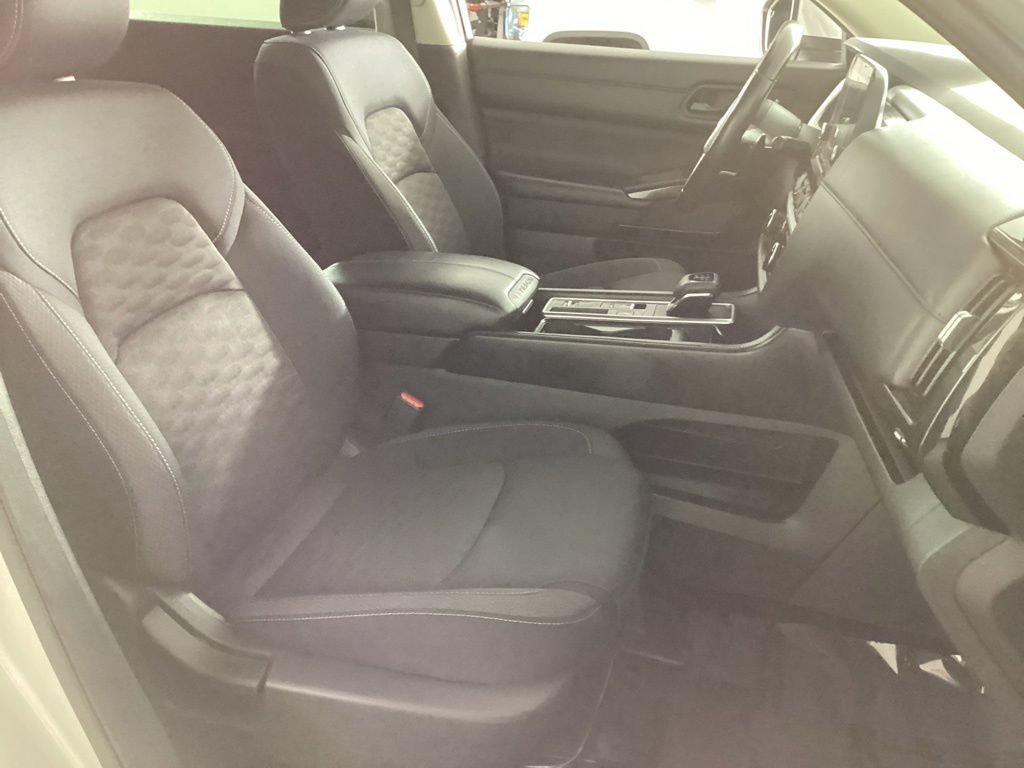 Used 2024 Nissan Pathfinder SV FWD image 18