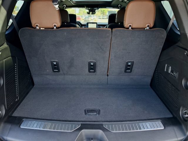 Used 2024 Chevrolet Tahoe High Country RWD image 28