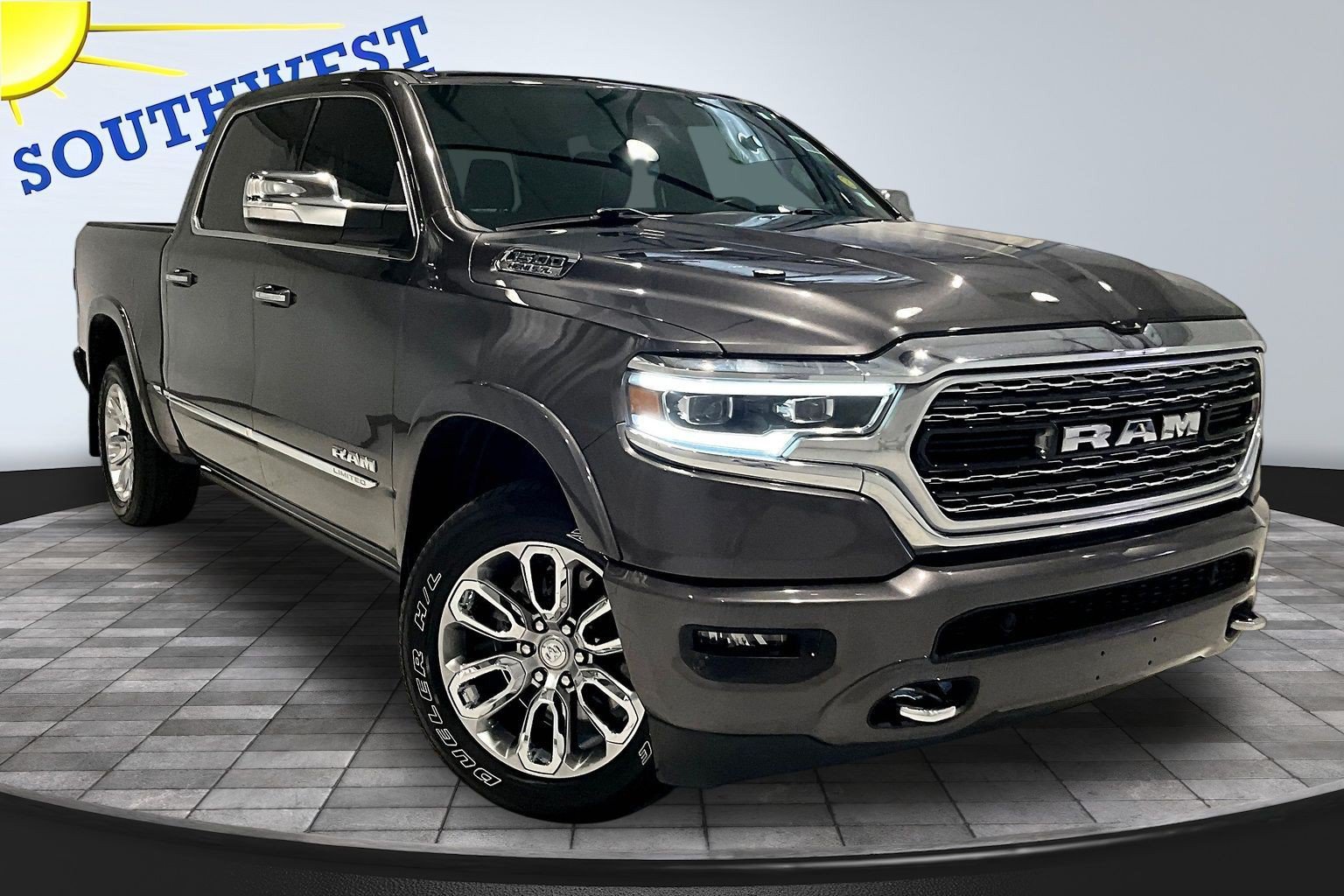 Used 2022 RAM 1500 Limited w/ Body Color Bumper Group AWD/4WD image 3