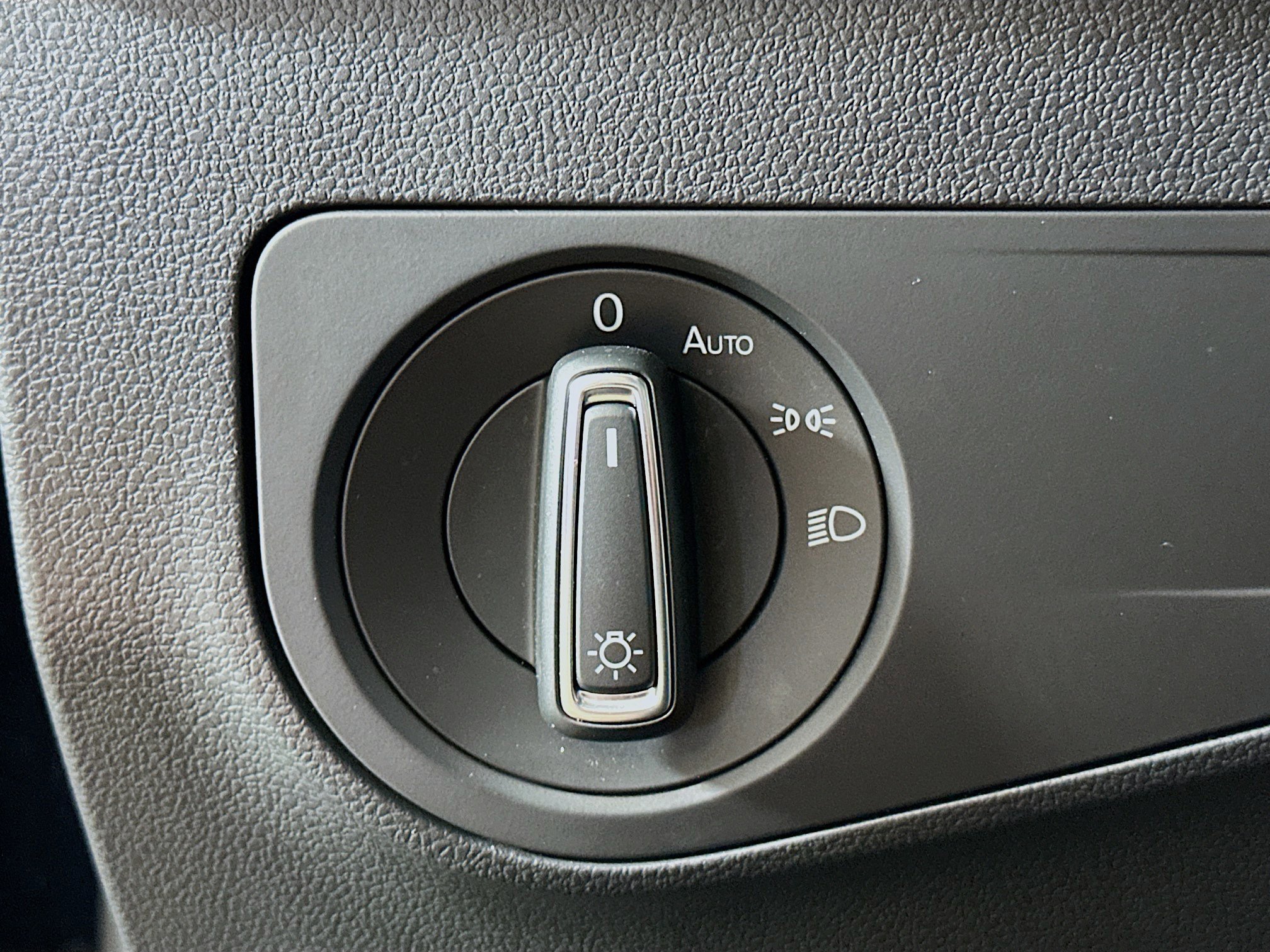 Used 2024 Volkswagen Tiguan SE FWD image 17