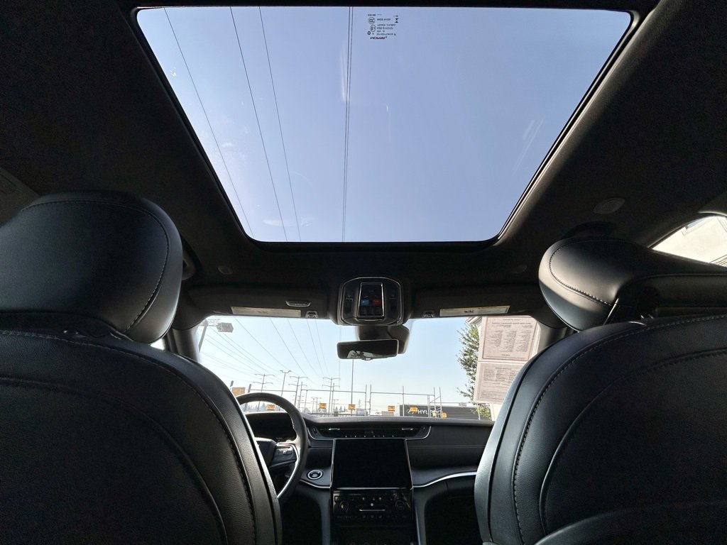 Used 2024 Jeep Grand Cherokee L Limited w/ Luxury Tech Group II image 17