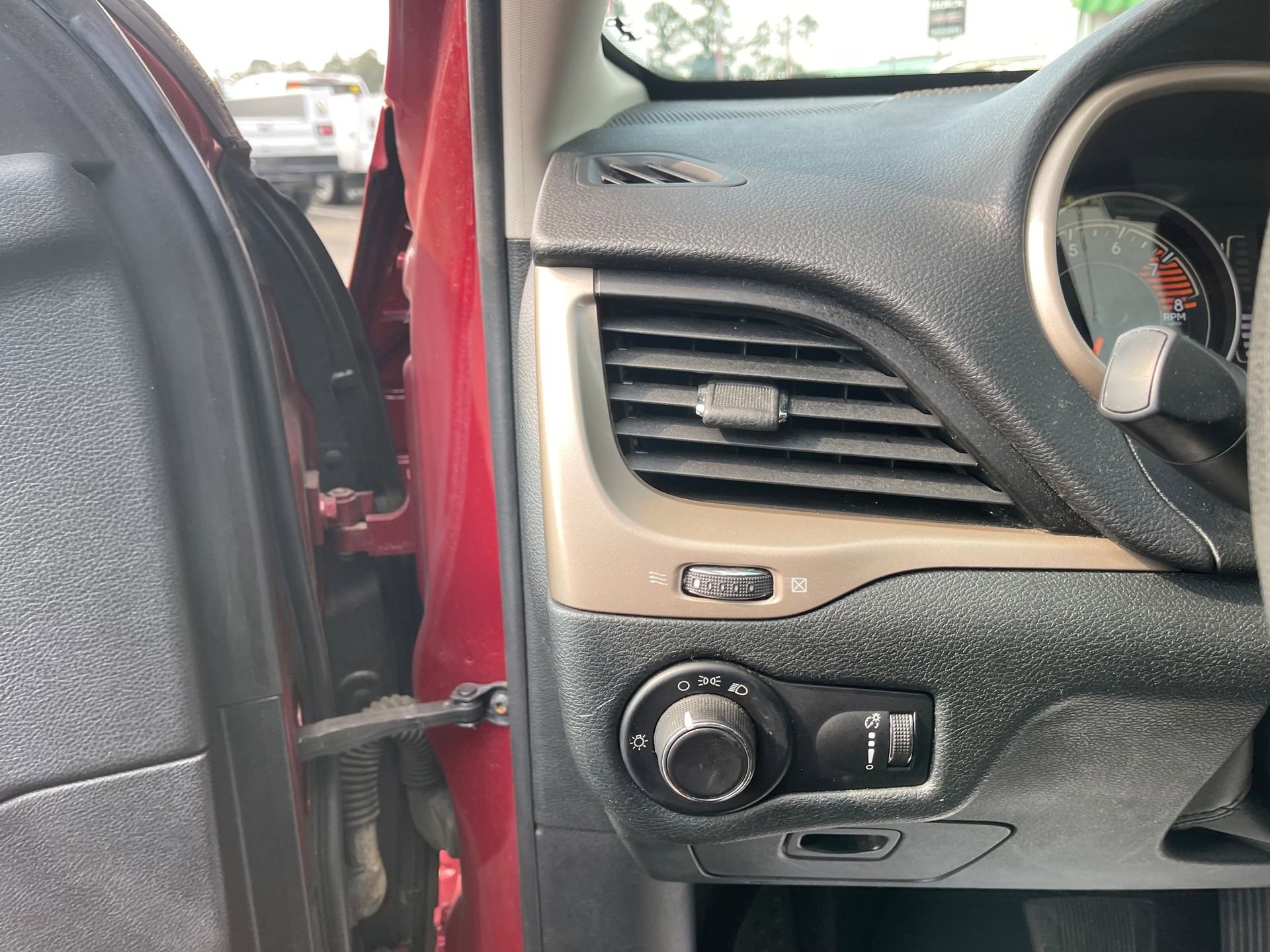 Used 2017 Jeep Cherokee Sport FWD image 14