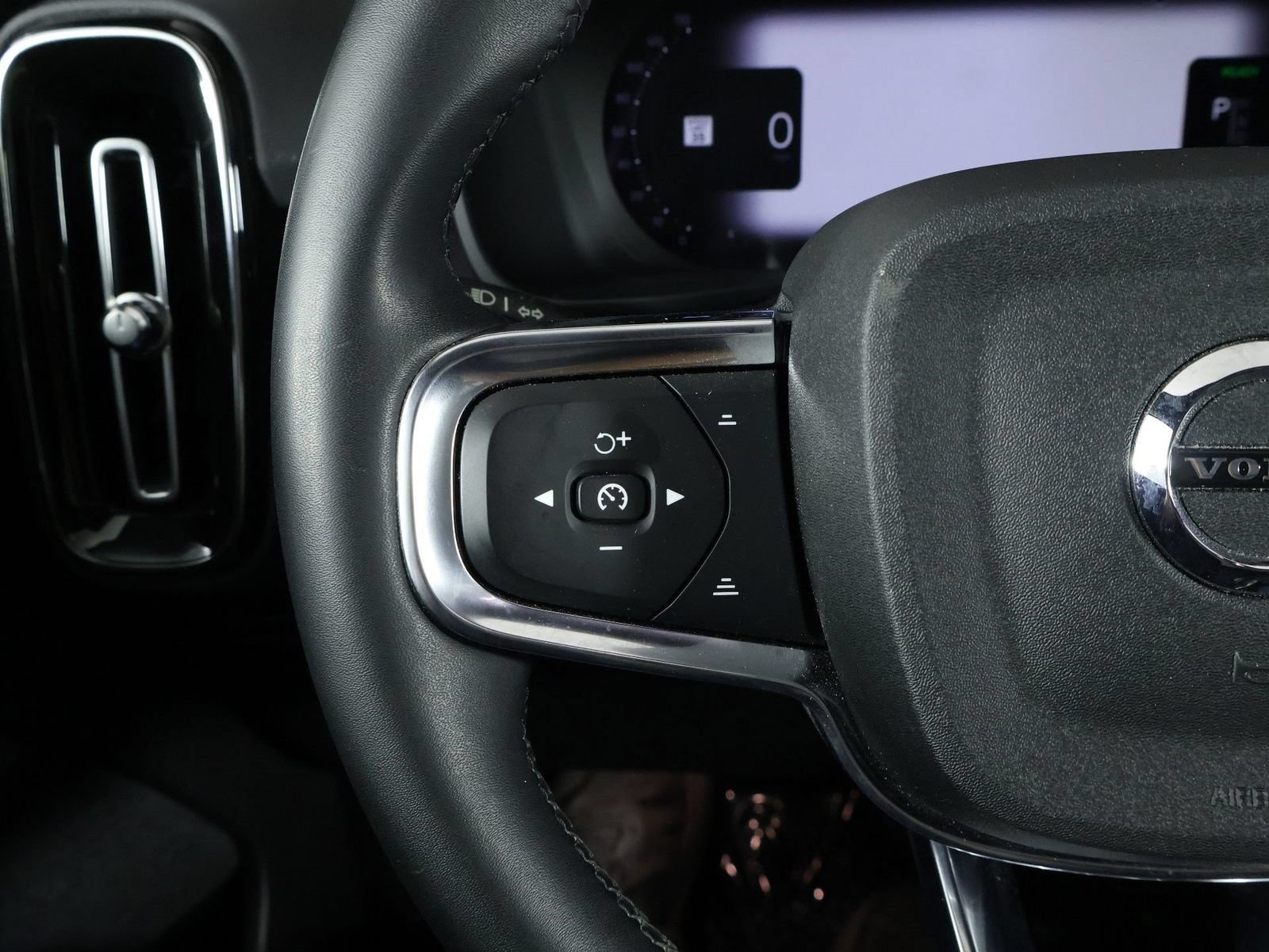 Used 2023 Volvo XC60 T8 Plus AWD/4WD image 10