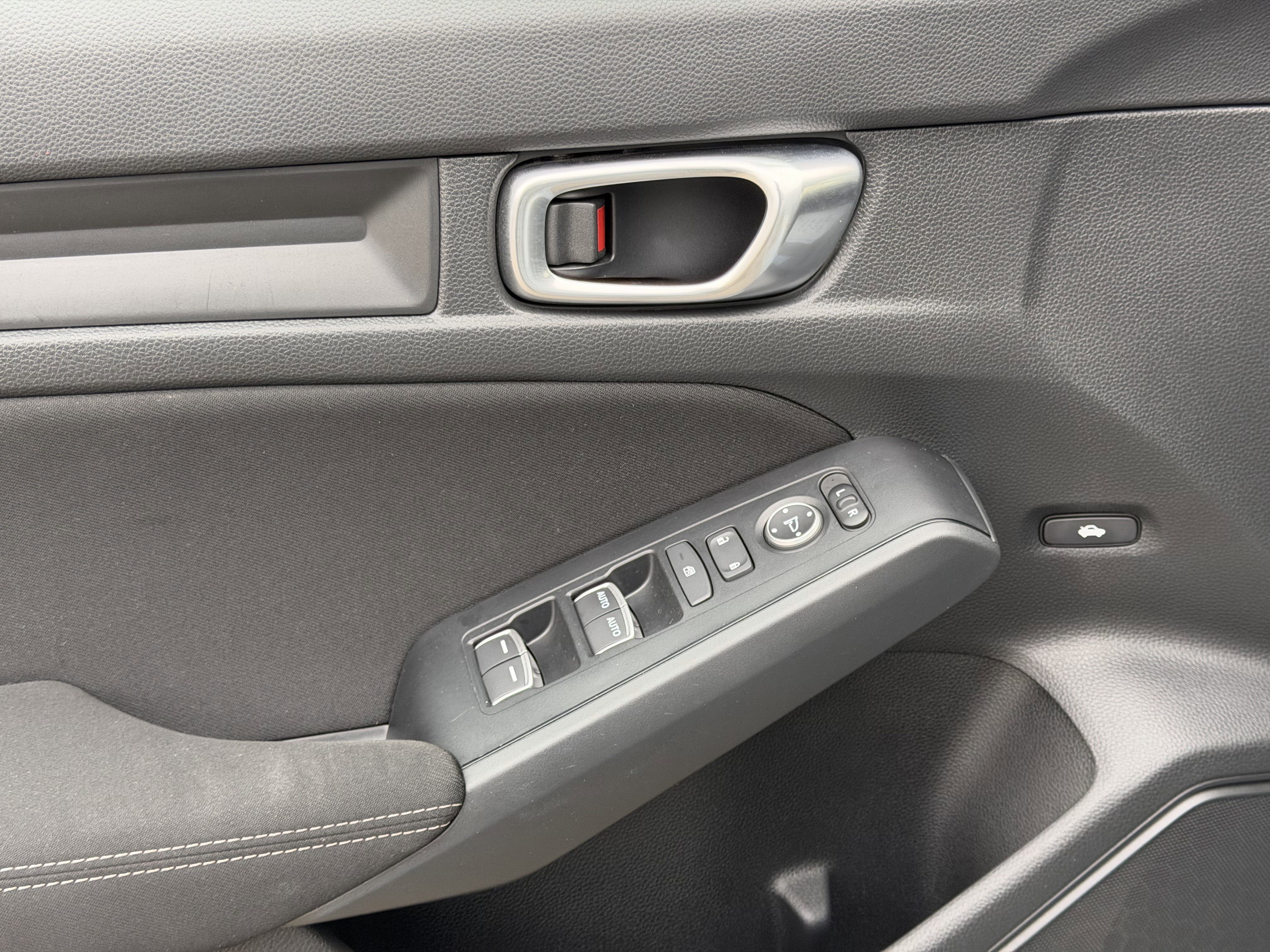 Used 2023 Honda Civic Sport image 10