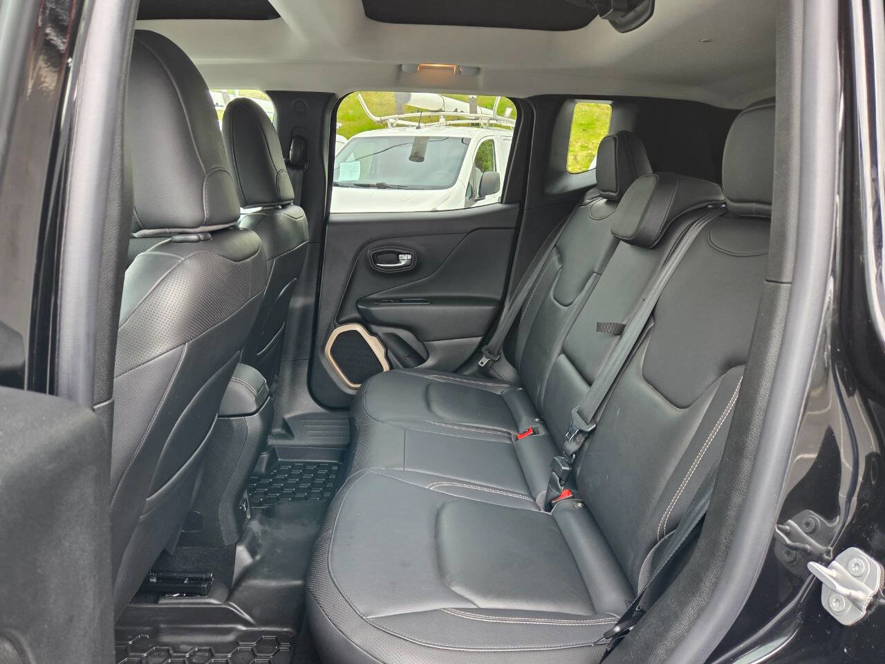 Used 2016 Jeep Renegade Limited FWD image 21