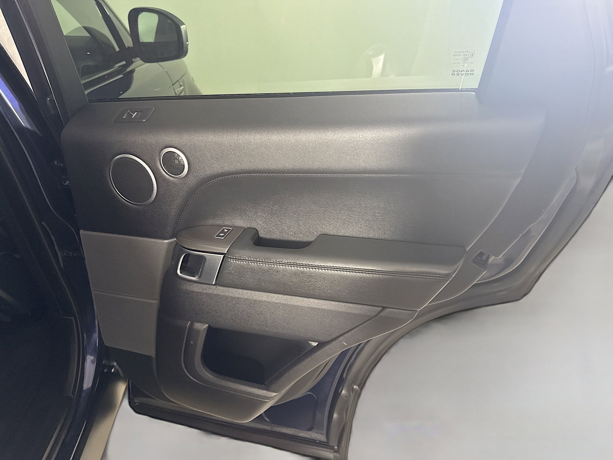 Used 2016 Land Rover Range Rover Sport SE image 28