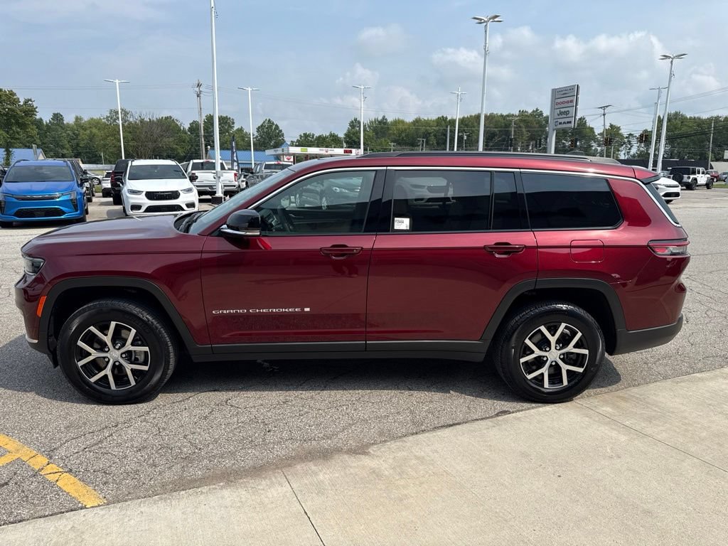 Used 2025 Jeep Grand Cherokee L Limited AWD/4WD image 9