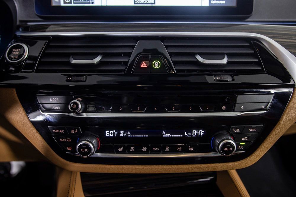 Used 2023 BMW 530e w/ M Sport Package image 32