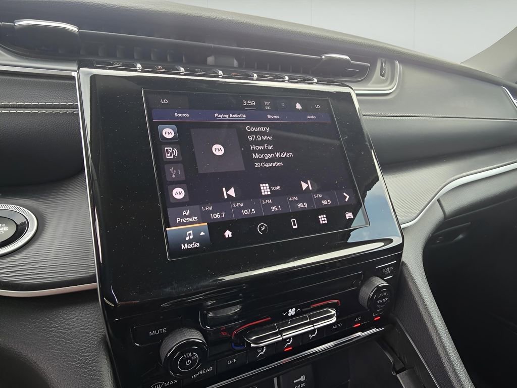 Used 2024 Jeep Grand Cherokee Laredo image 14