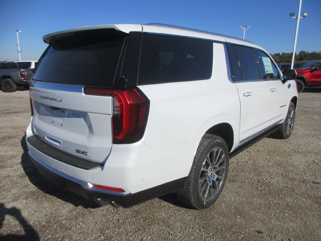 New 2027 GMC Yukon XL Denali w/ Denali Reserve Package AWD/4WD image 4