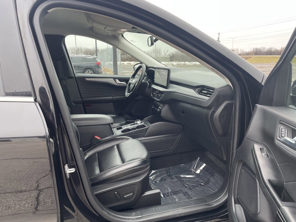 Used 2023 Ford Escape Platinum image 9