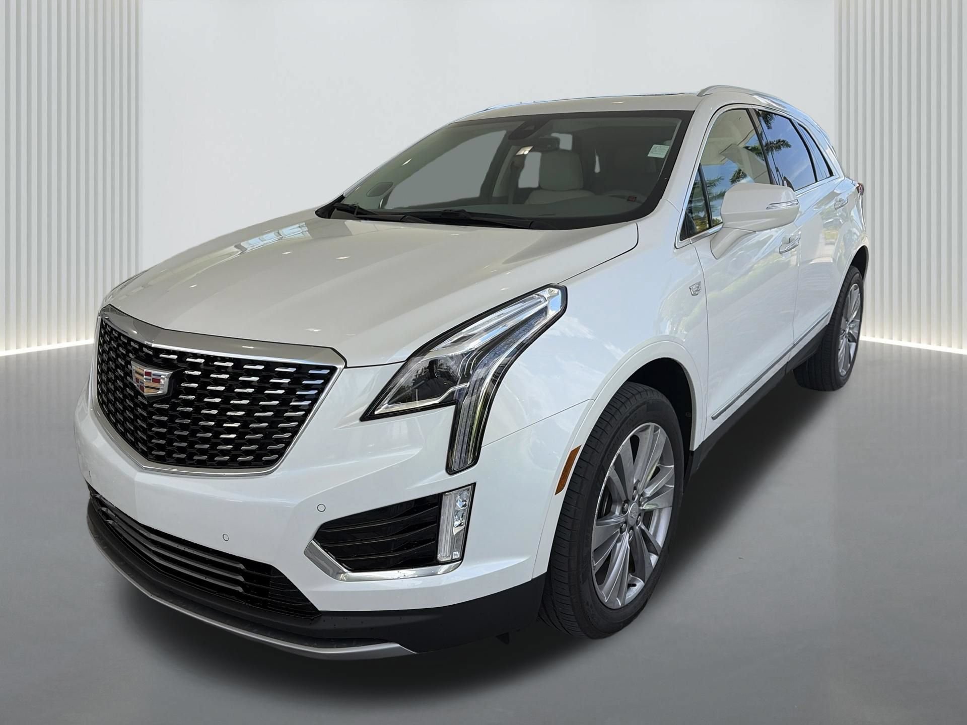Used 2023 Cadillac XT5 Premium Luxury FWD image 2
