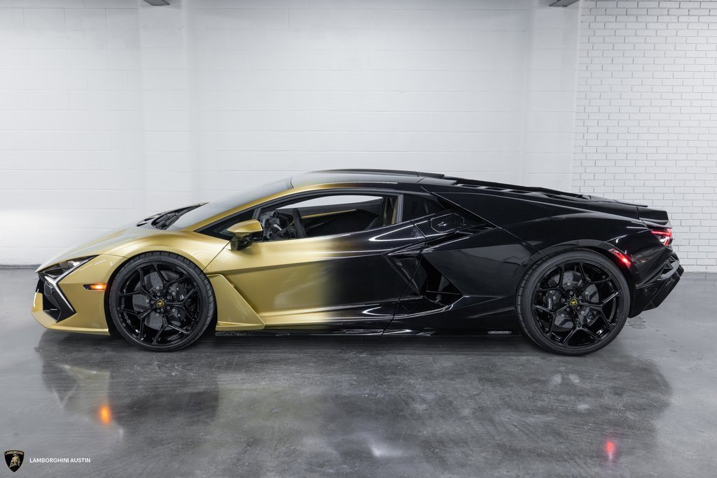 Used 2025 Lamborghini Revuelto image 10