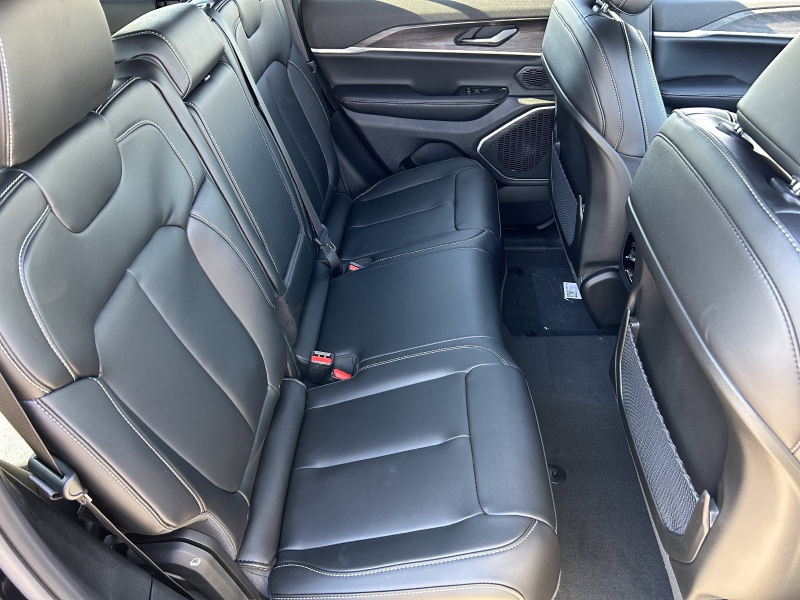New 2026 Jeep Grand Cherokee Limited w/ Limited Altitude Package AWD/4WD image 11