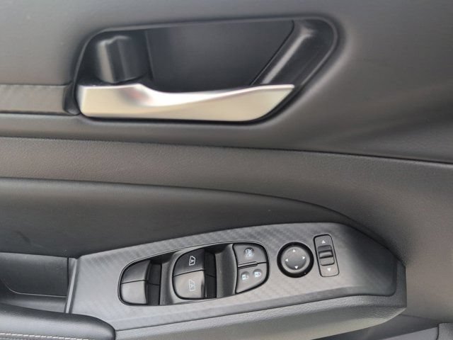 Used 2025 Nissan Altima 2.5 SV FWD image 13