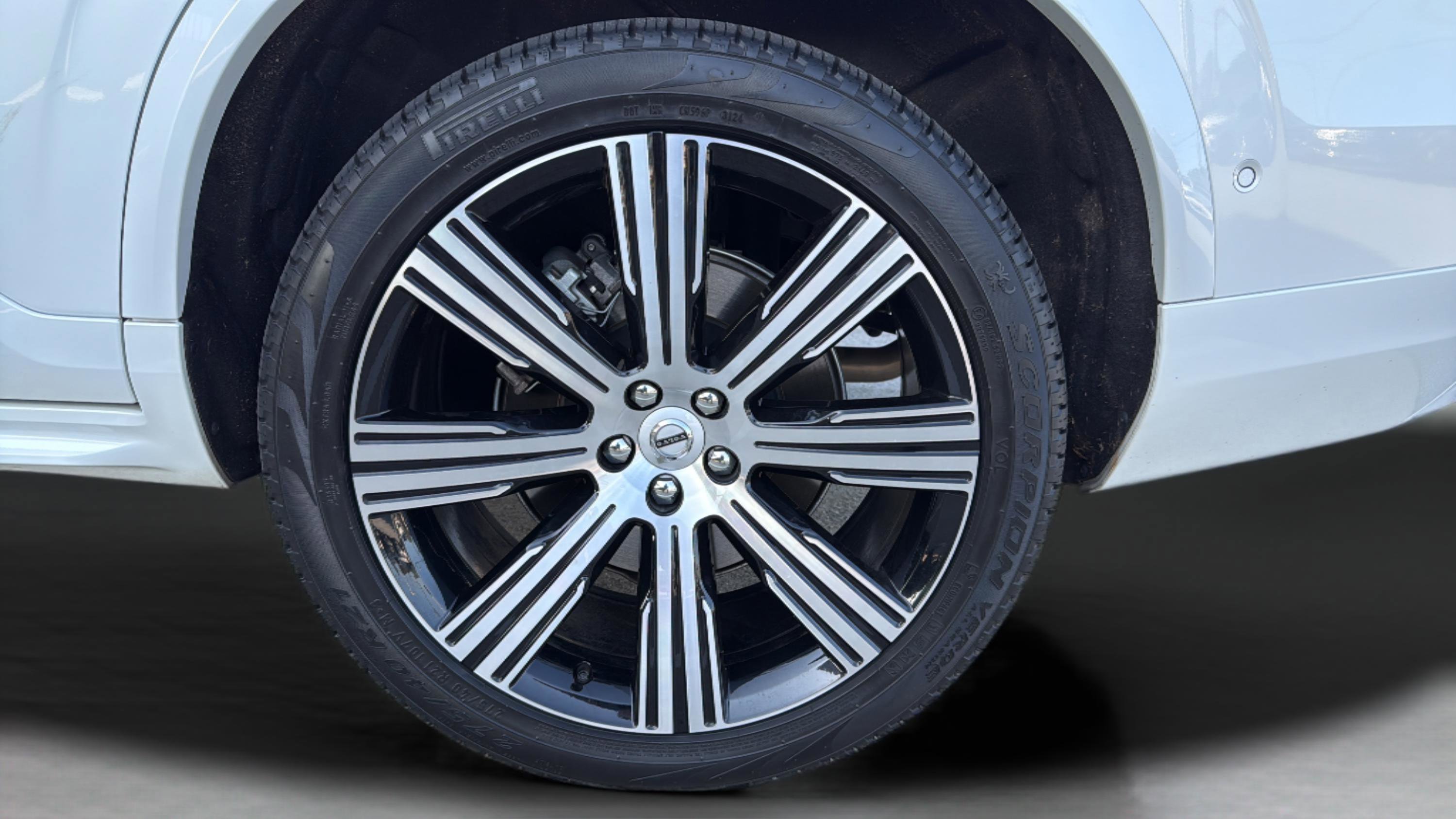 Used 2025 Volvo XC90 B6 Ultra w/ Protection Package AWD/4WD image 57