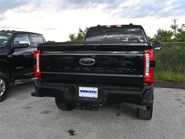 Used 2024 Ford F250 Lariat w/ Black Appearance Package image 9