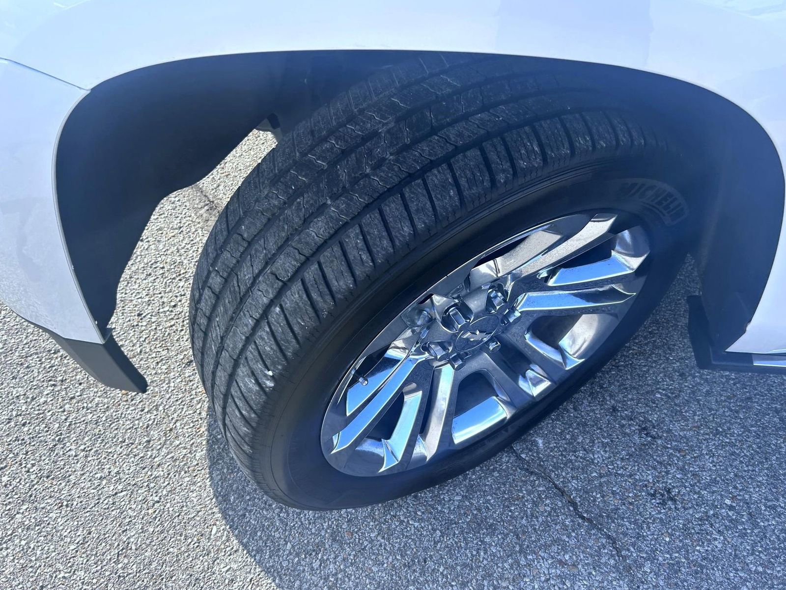 Used 2020 Chevrolet Suburban Premier w/ Premier Plus Edition image 25