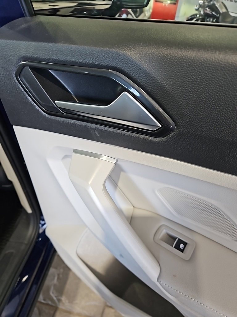 Certified 2024 Volkswagen Tiguan SE w/ Panoramic Sunroof Package image 16