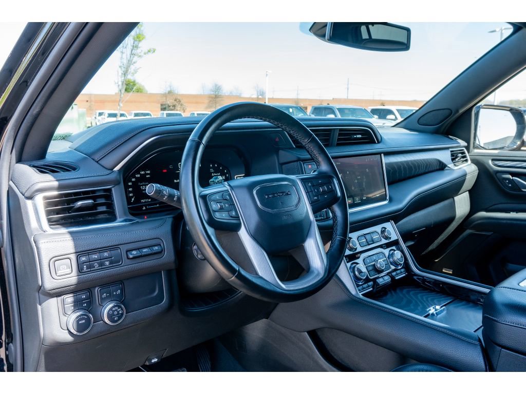 Used 2024 GMC Yukon XL Denali AWD/4WD image 10