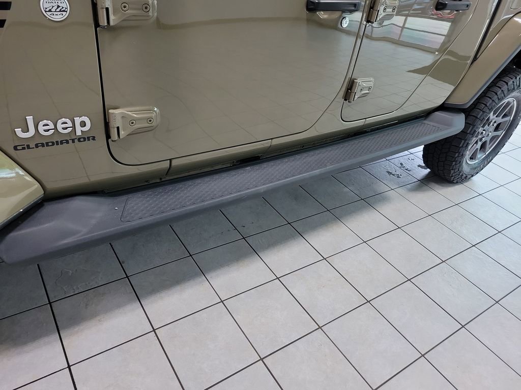 Used 2020 Jeep Gladiator Overland w/ Popular Equipment Package AWD/4WD image 26